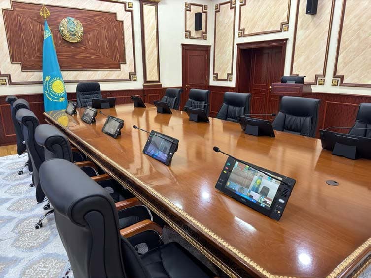 Конгресс-центры и залы заседаний